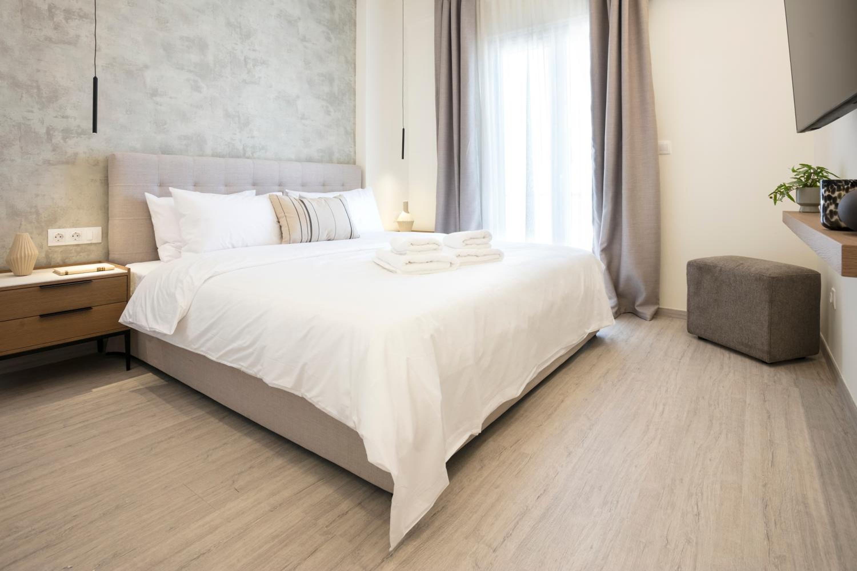 Deluxe Apartment in Kallithea with Balcony & Wifi