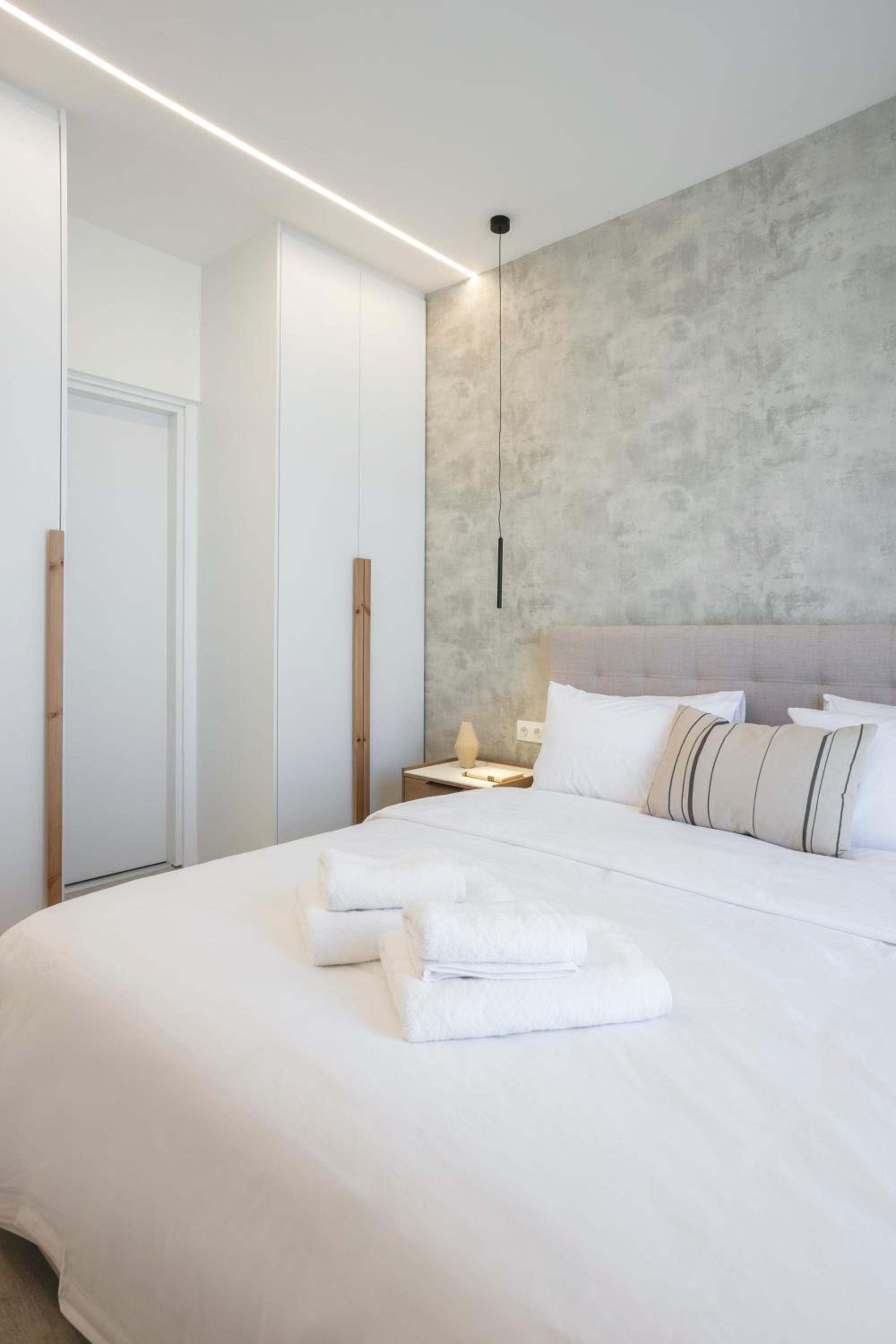 Deluxe Apartment in Kallithea with Balcony & Wifi