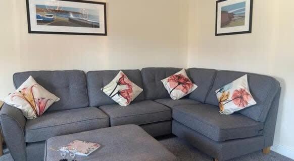 Seaside View Apartment - Sunny bright two bedroom apartment - Lift inside view 2