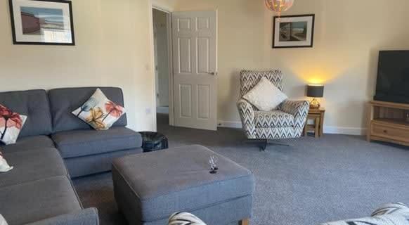 Seaside View Apartment - Sunny bright two bedroom apartment - Lift inside view 4