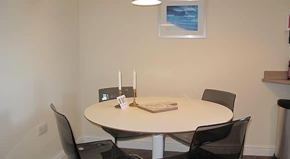 Seaside View Apartment - Sunny bright two bedroom apartment - Lift inside view 5