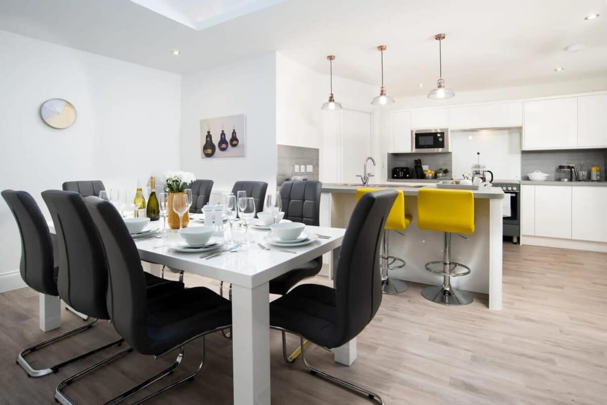 Abalyne Beach House - Stunning 4 bedroom beach house, Sea views throughout, modern and bright house view 3