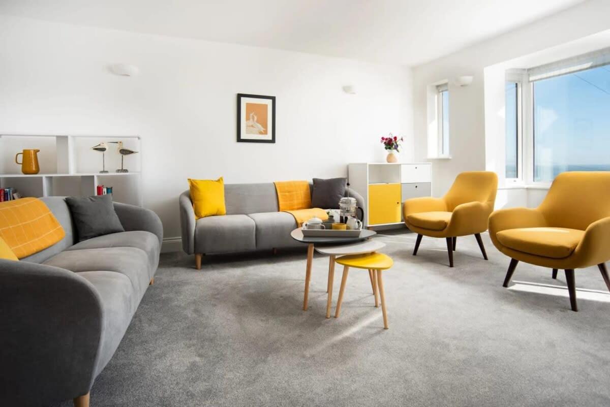 Abalyne Beach House - Stunning 4 bedroom beach house, Sea views throughout, modern and bright house view 4