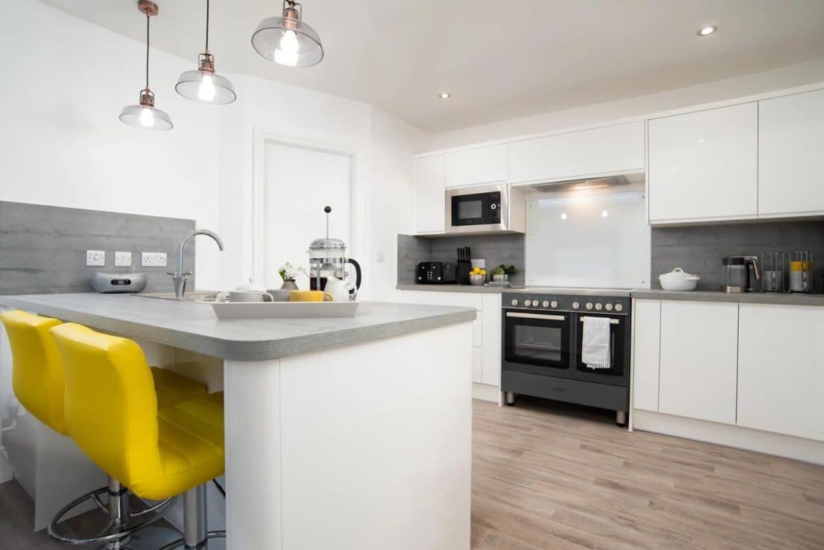 Abalyne Beach House - Stunning 4 bedroom beach house, Sea views throughout, modern and bright house view 5
