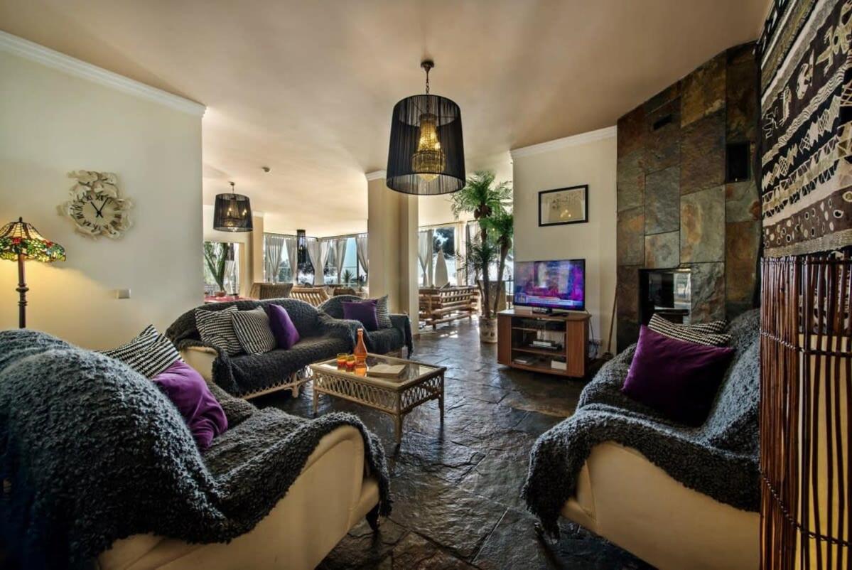 Villa Mauri Luxe - Beautiful beachfront villa