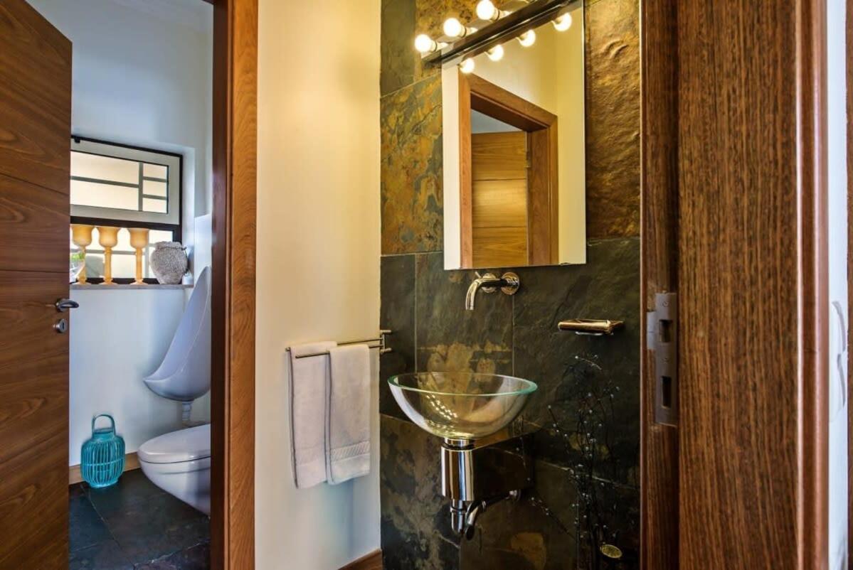 Villa Mauri Luxe - Beautiful beachfront villa