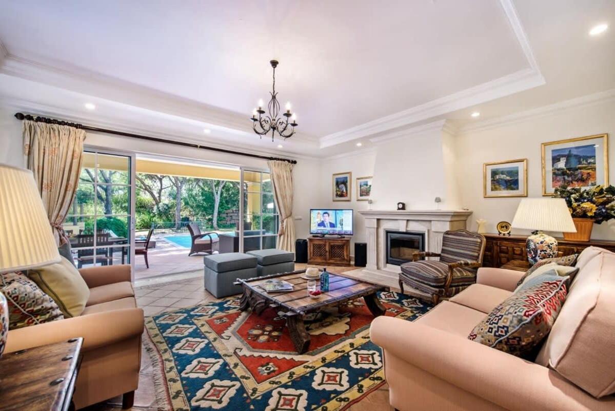 Villa Plaza - beautiful spacious house off roundabout 6 Quinta Do Lago