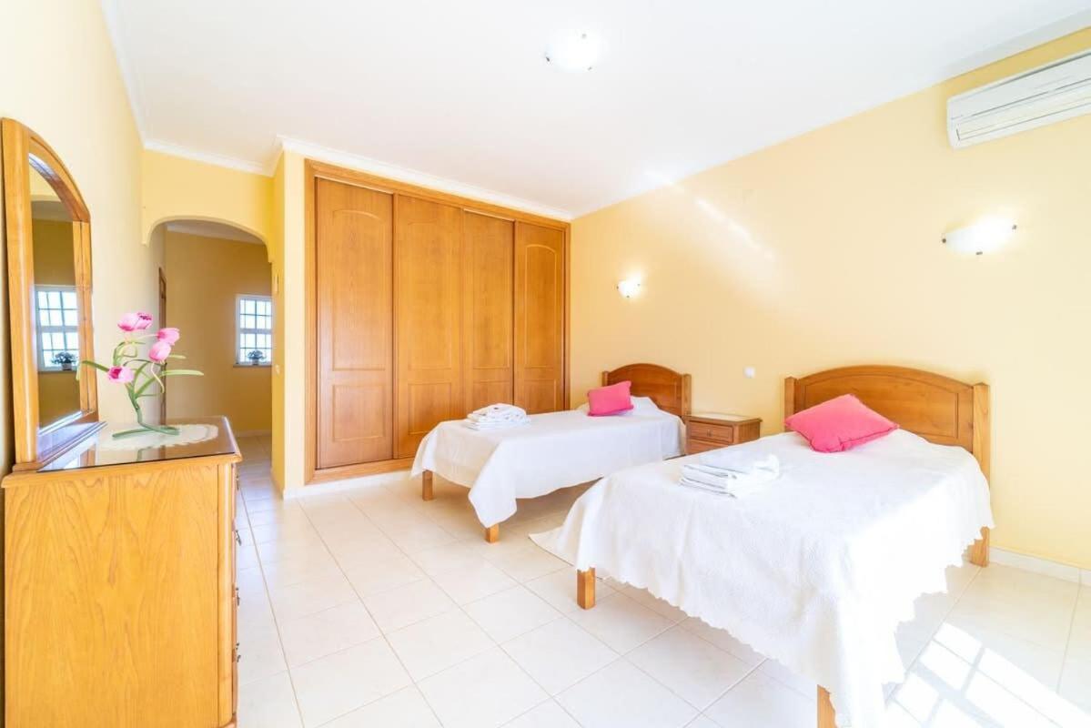 Villa Mina - Large house sleeps 9, walk to beach, golf and shops view 3