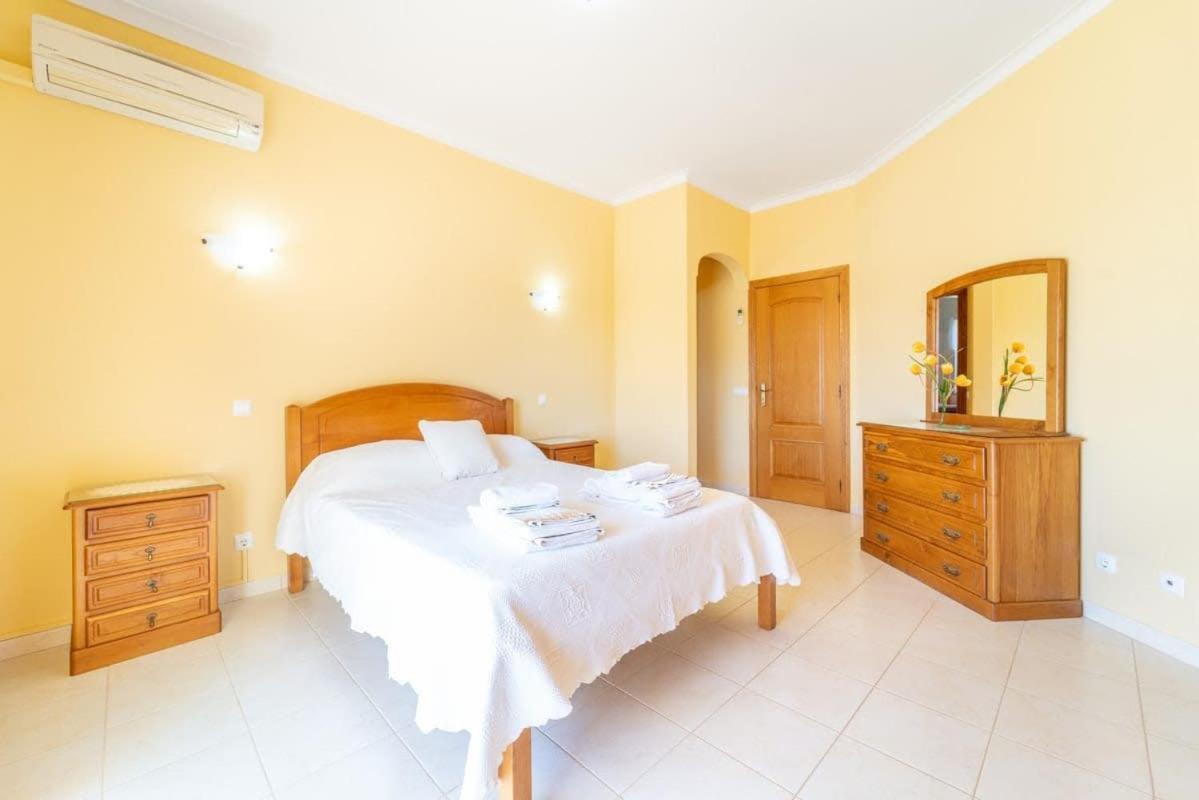 Villa Mina - Large house sleeps 9, walk to beach, golf and shops view 4