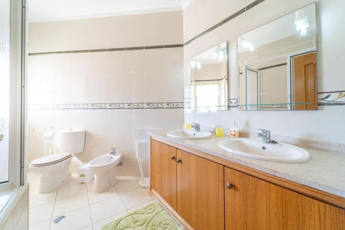 Villa Mina - Large house sleeps 9, walk to beach, golf and shops view 5
