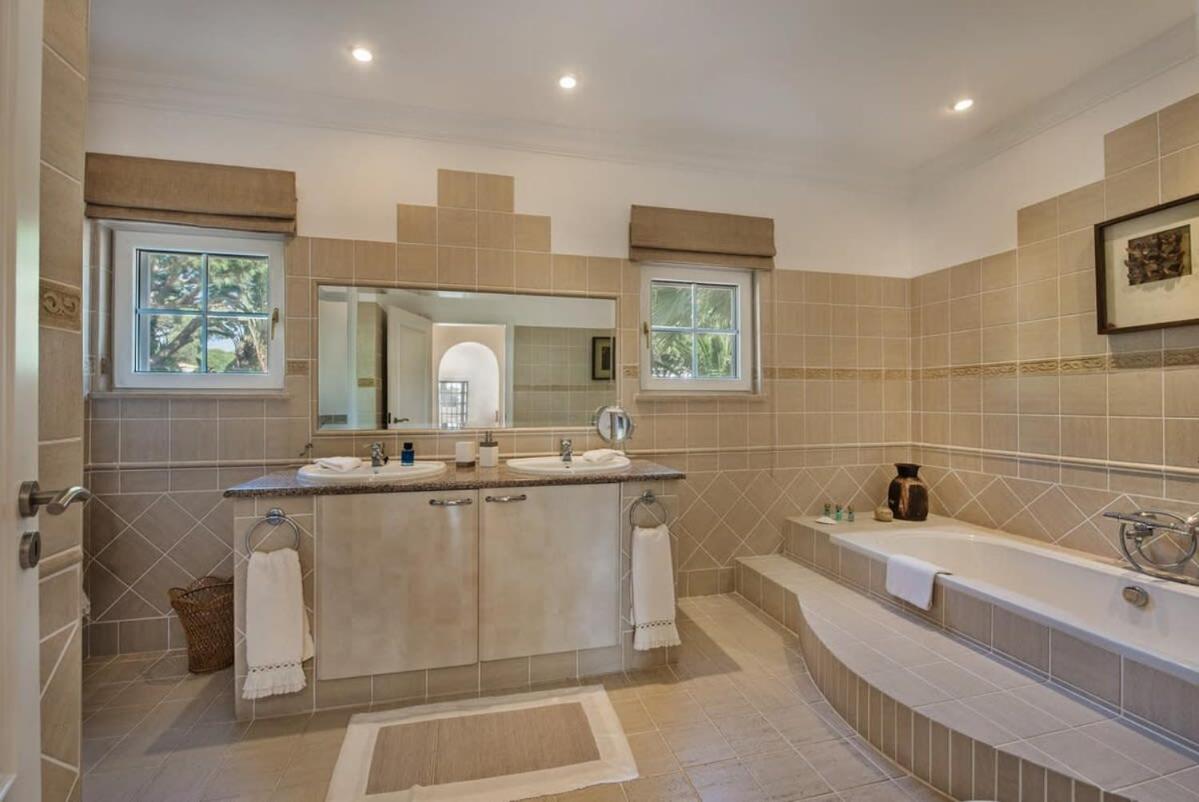 Villa Zarana fantastic house in Salinas view 5