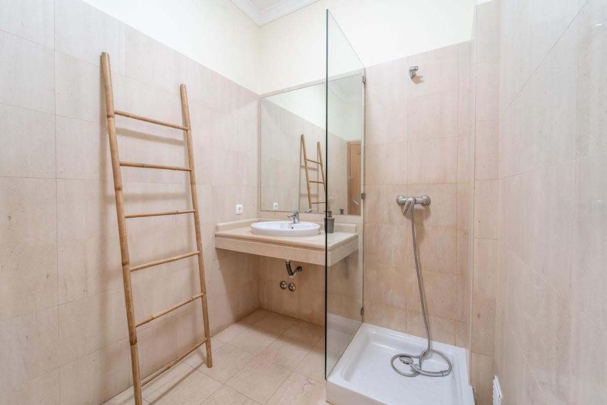Villa Gale Grande - bright airy property with a private pool view 4