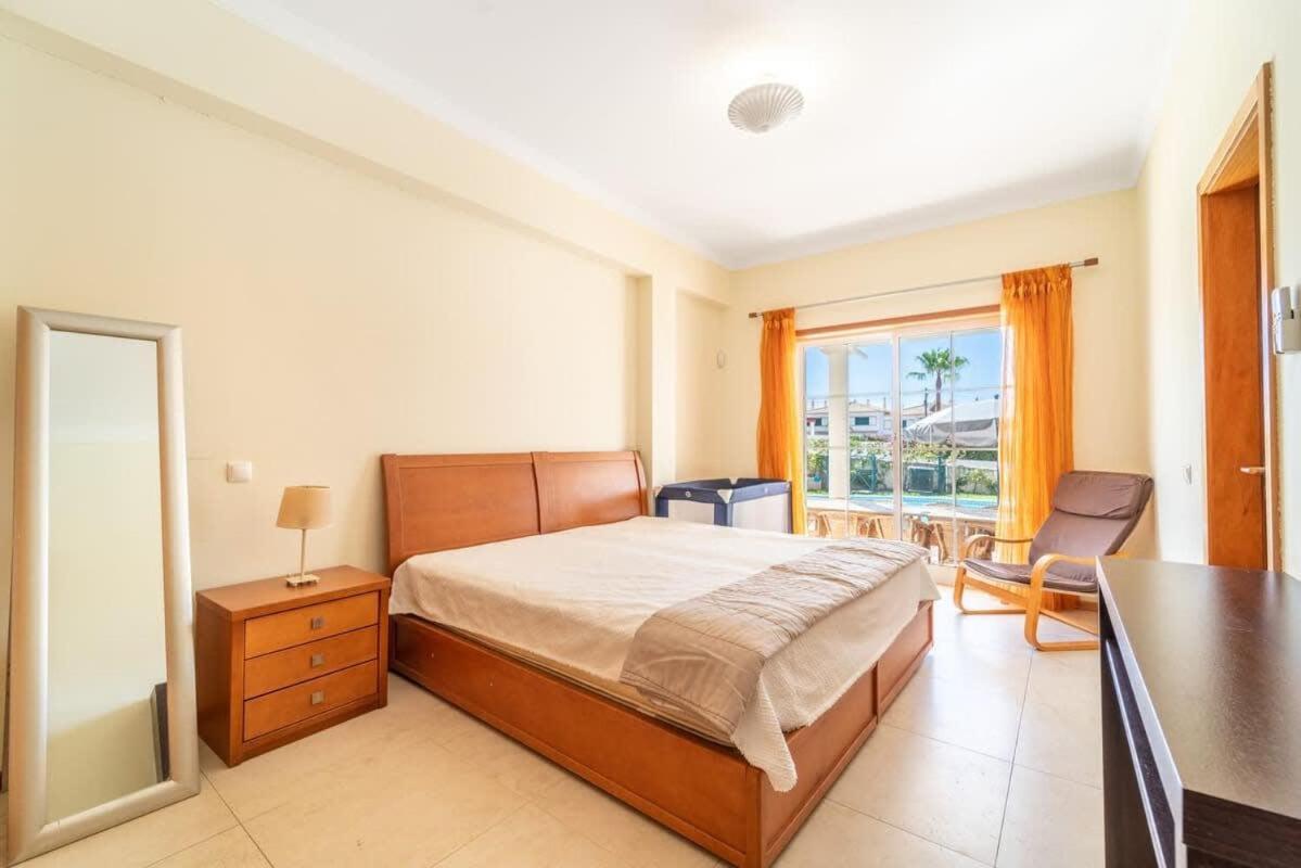 Villa Gale Grande - bright airy property with a private pool view 5