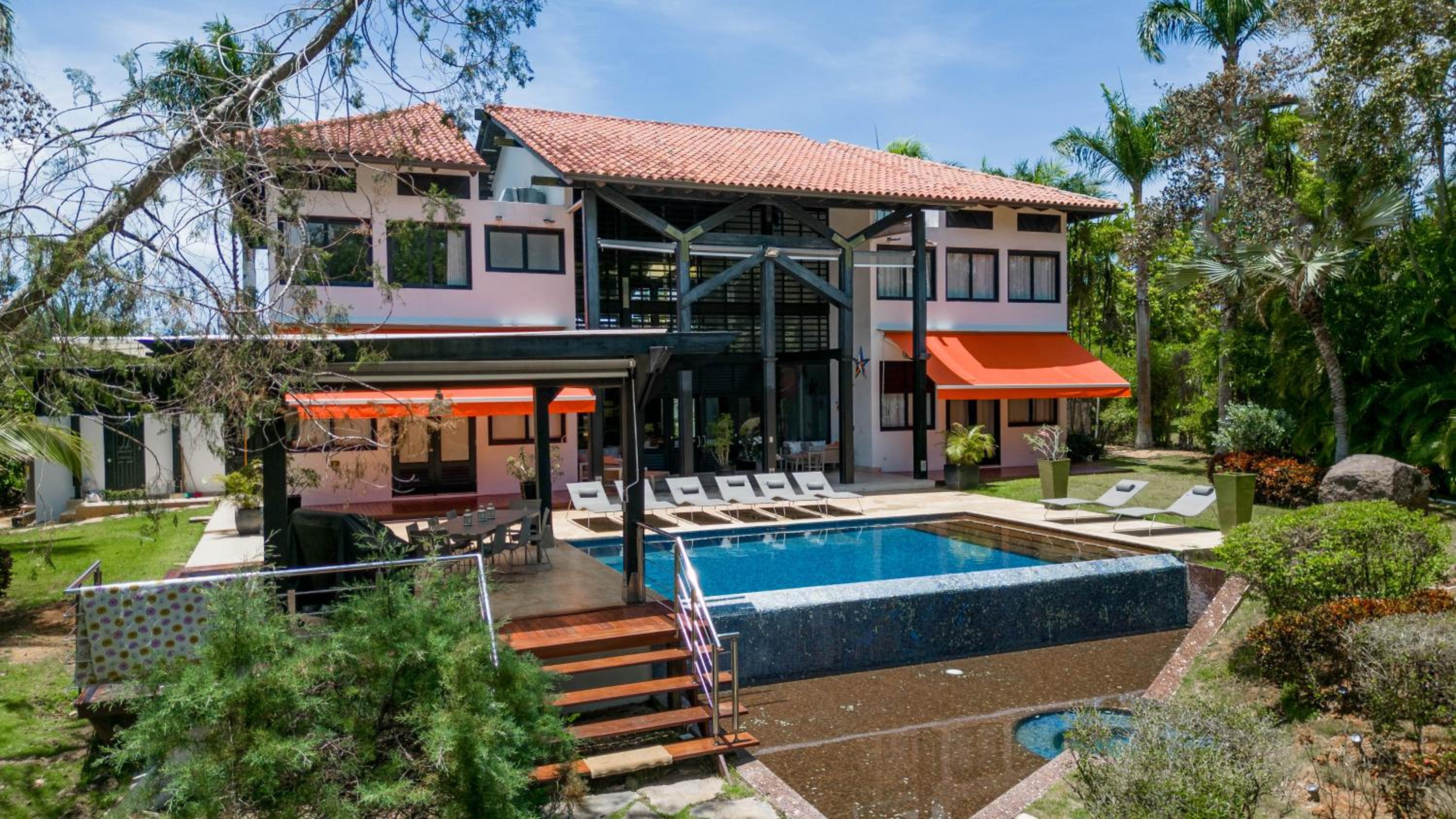 Casa de Campo 4-BR Retreat: Pool, Jacuzzi, Sauna, Chef & Maid view 2