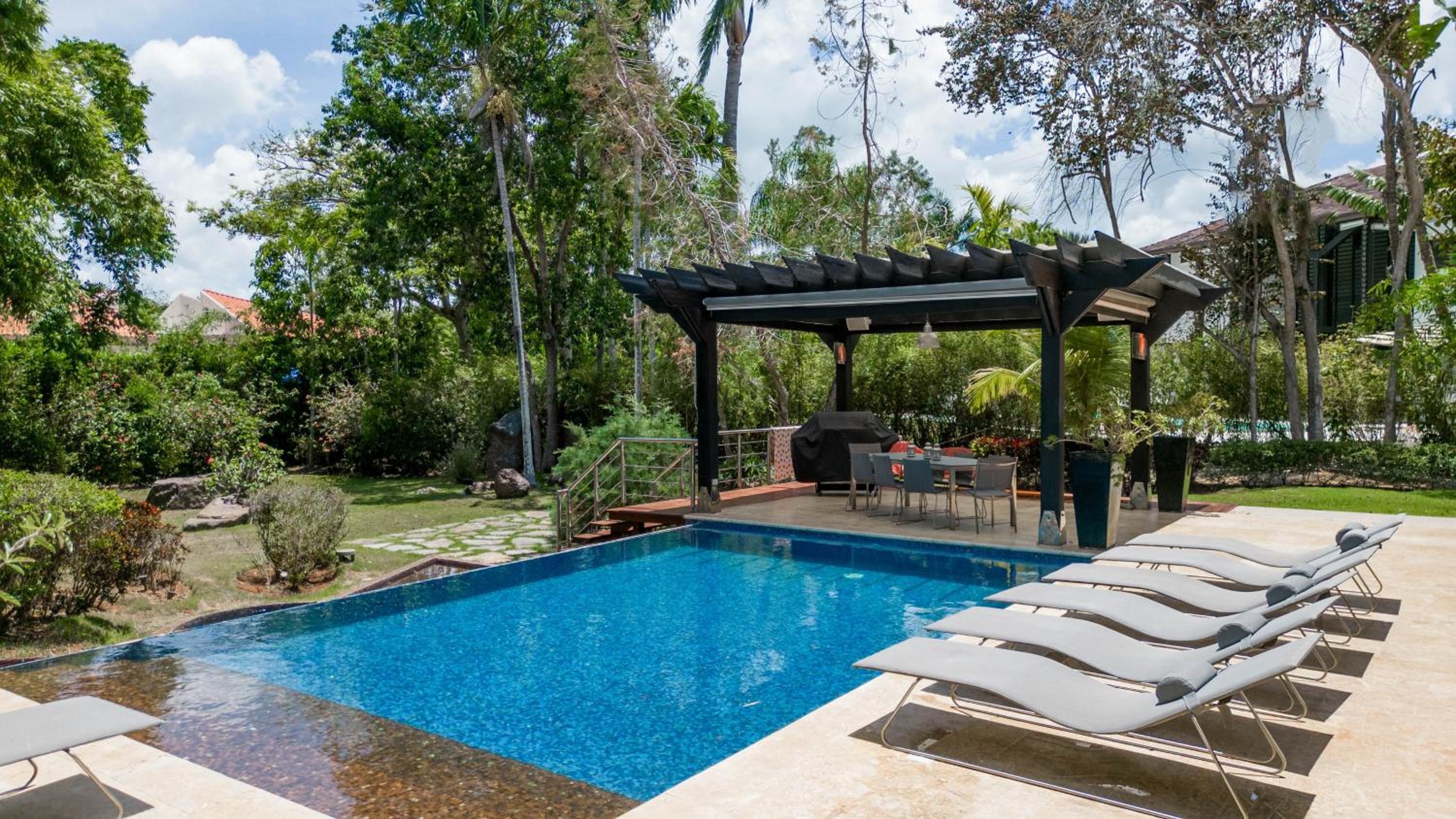Casa de Campo 4-BR Retreat: Pool, Jacuzzi, Sauna, Chef & Maid view 3
