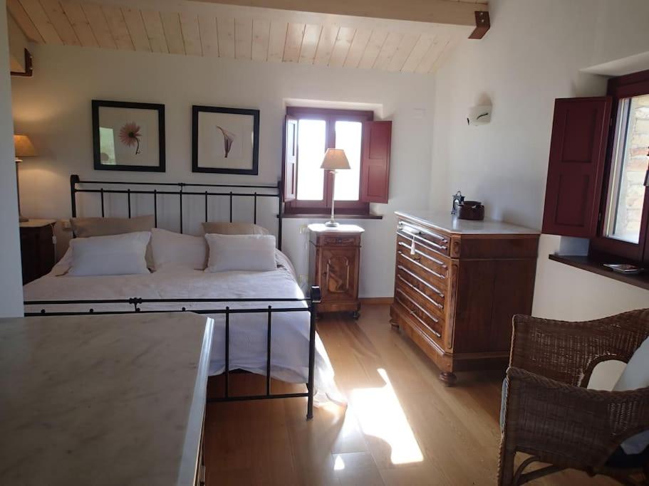 Casa San Pietro, restored farmhouse with pool