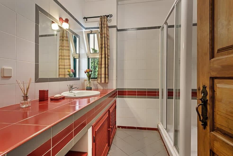 Villa Almanda - Spacious villa perfectly located between Albufeira Marina and the Old Town