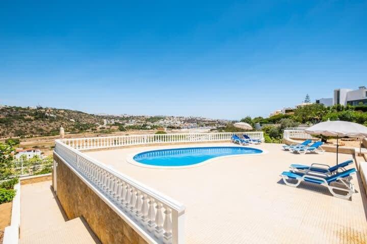 Villa Mendes - Walking distance to the beach view 4