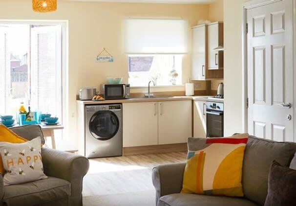Beach Rest - Sleeps 5 great central location view 3