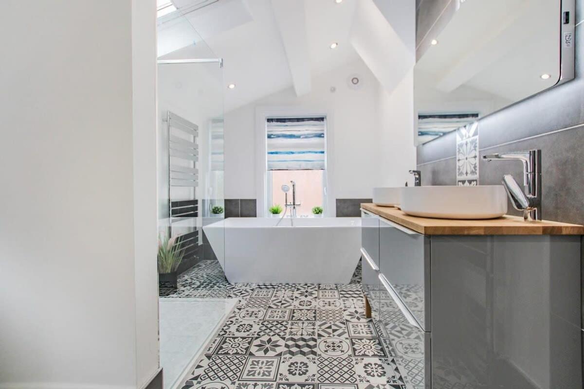 Rydal House - central location and stylish interiors