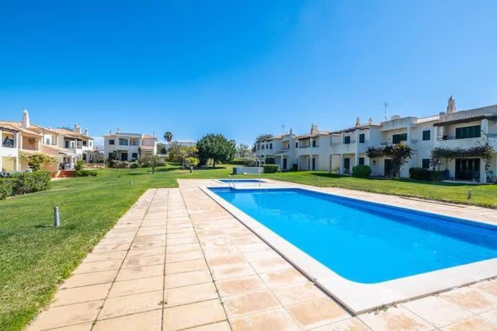 Apartment Pera - great complex, communal pool