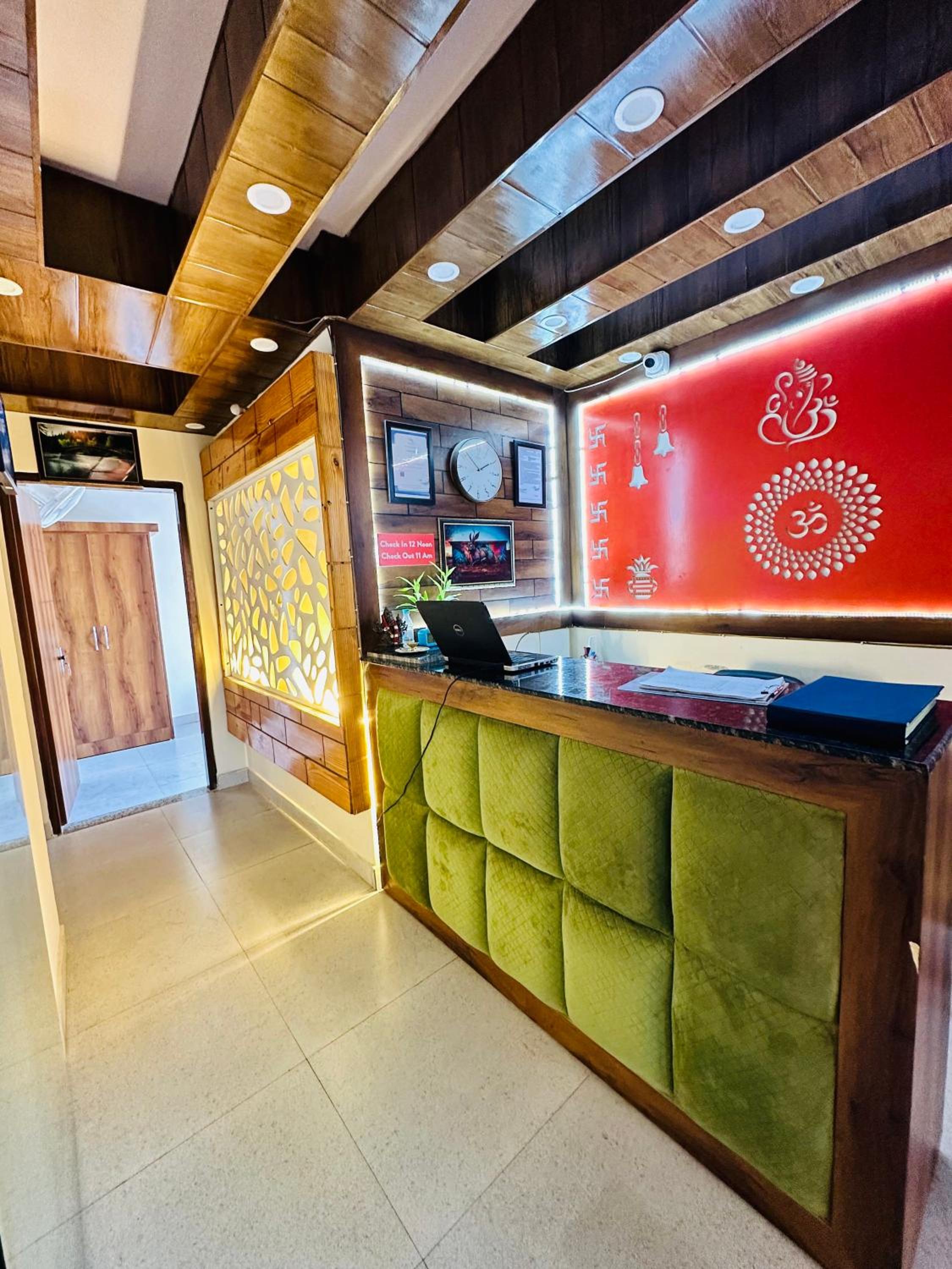 Lobby & Reception