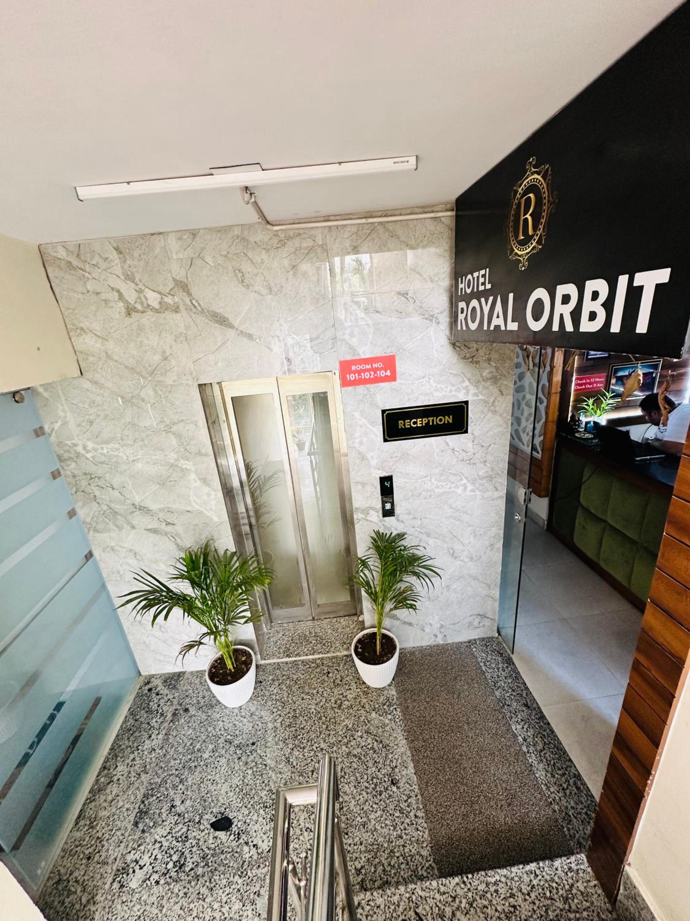 Lobby & Reception