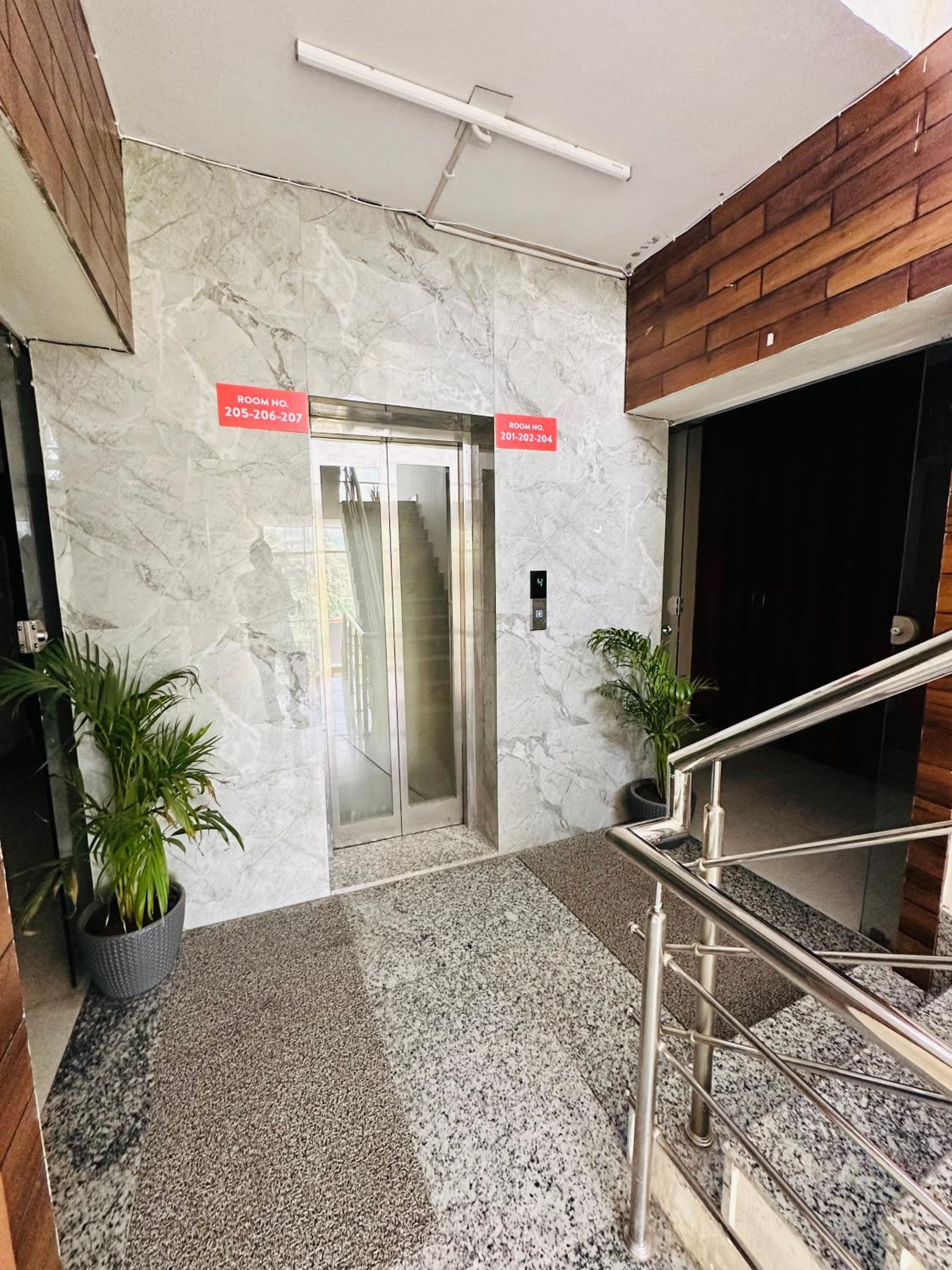 Lobby & Reception