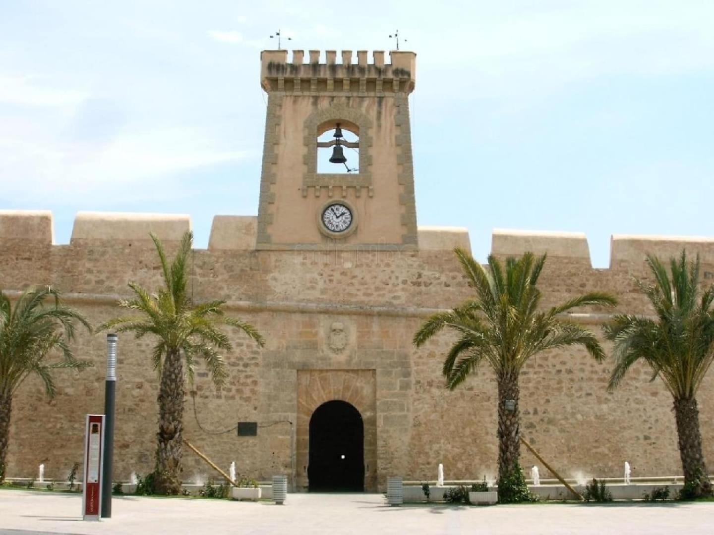 Disfruta de Santa Pola, acogedor apartamento en el centro. view 2