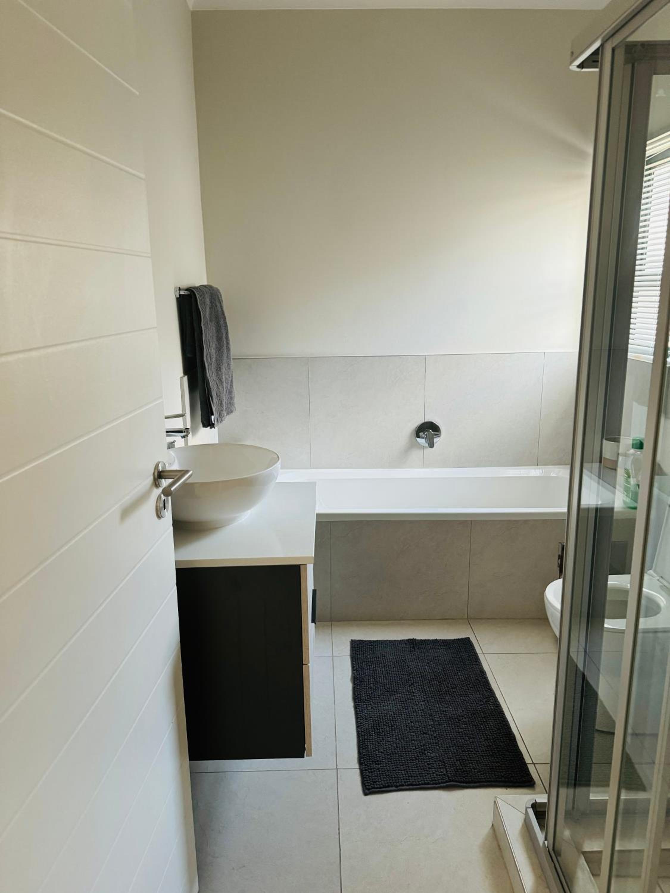 Luxury 3 Bedroom Apartment in Carlswald