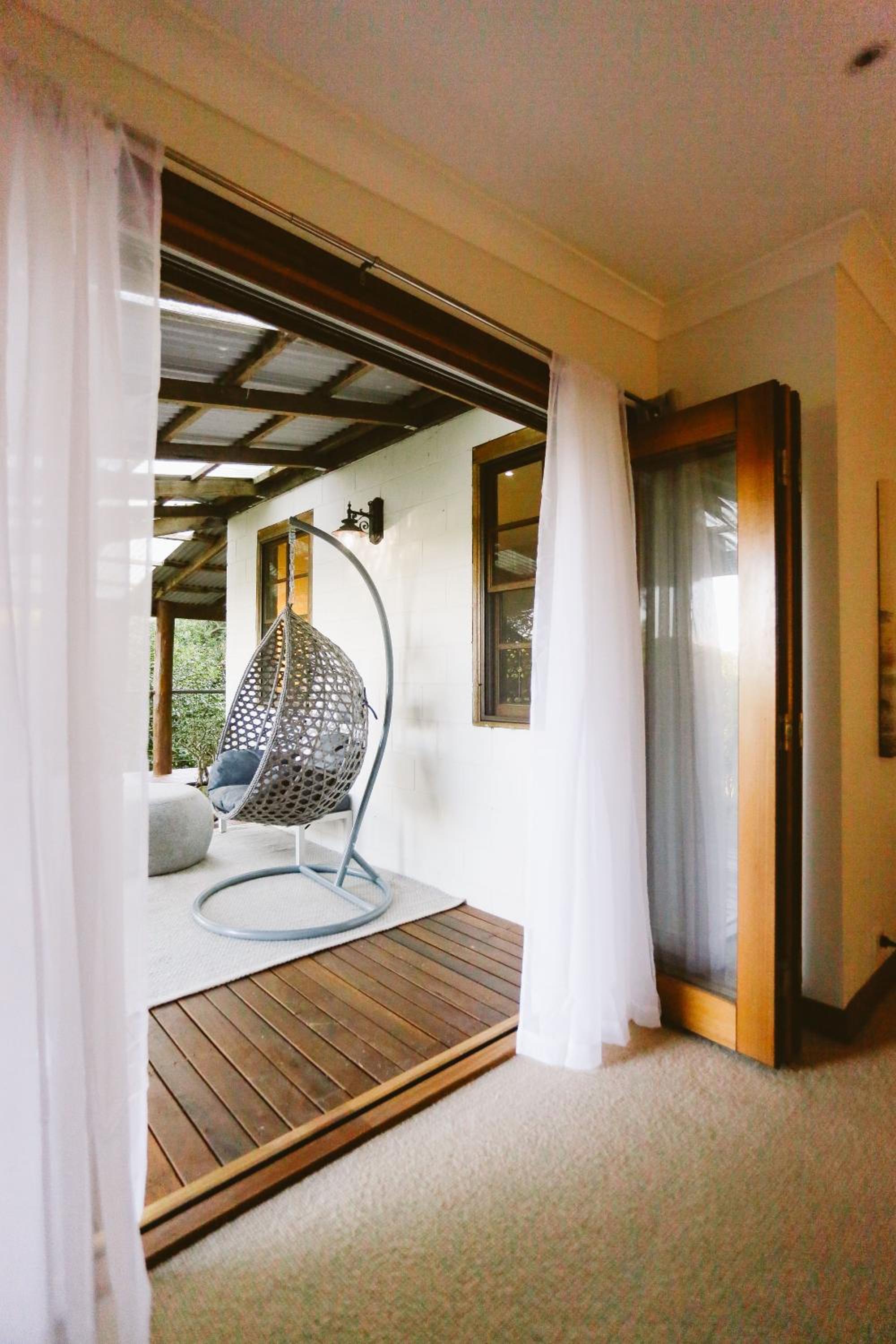 Hinterland Retreat on 30 acres - Sleeps 6