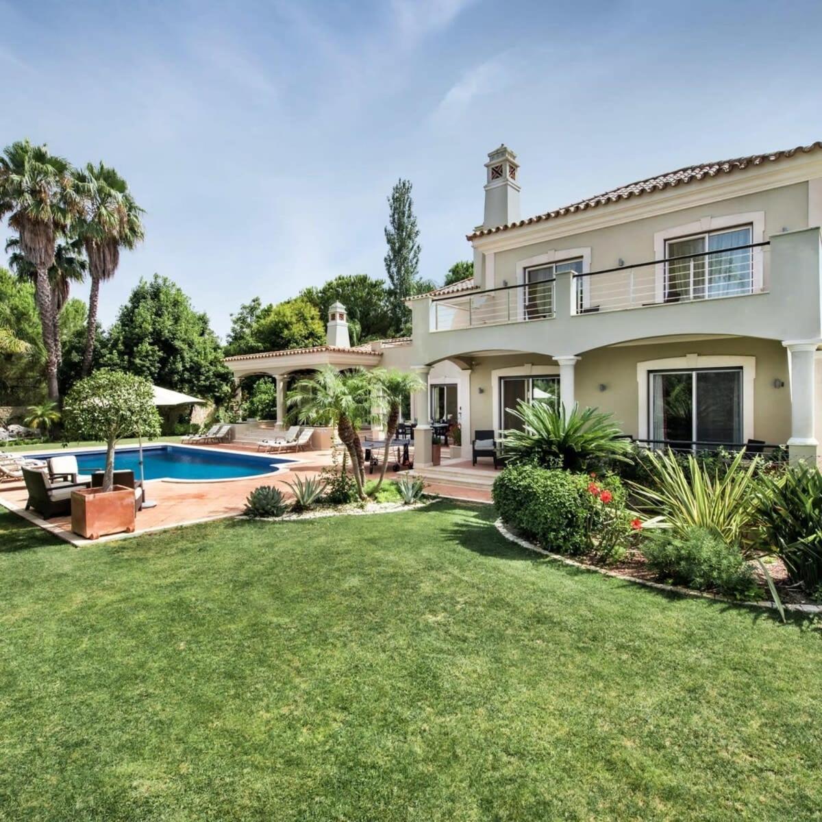 Villa Millennium luxury villa relaxing location view 4