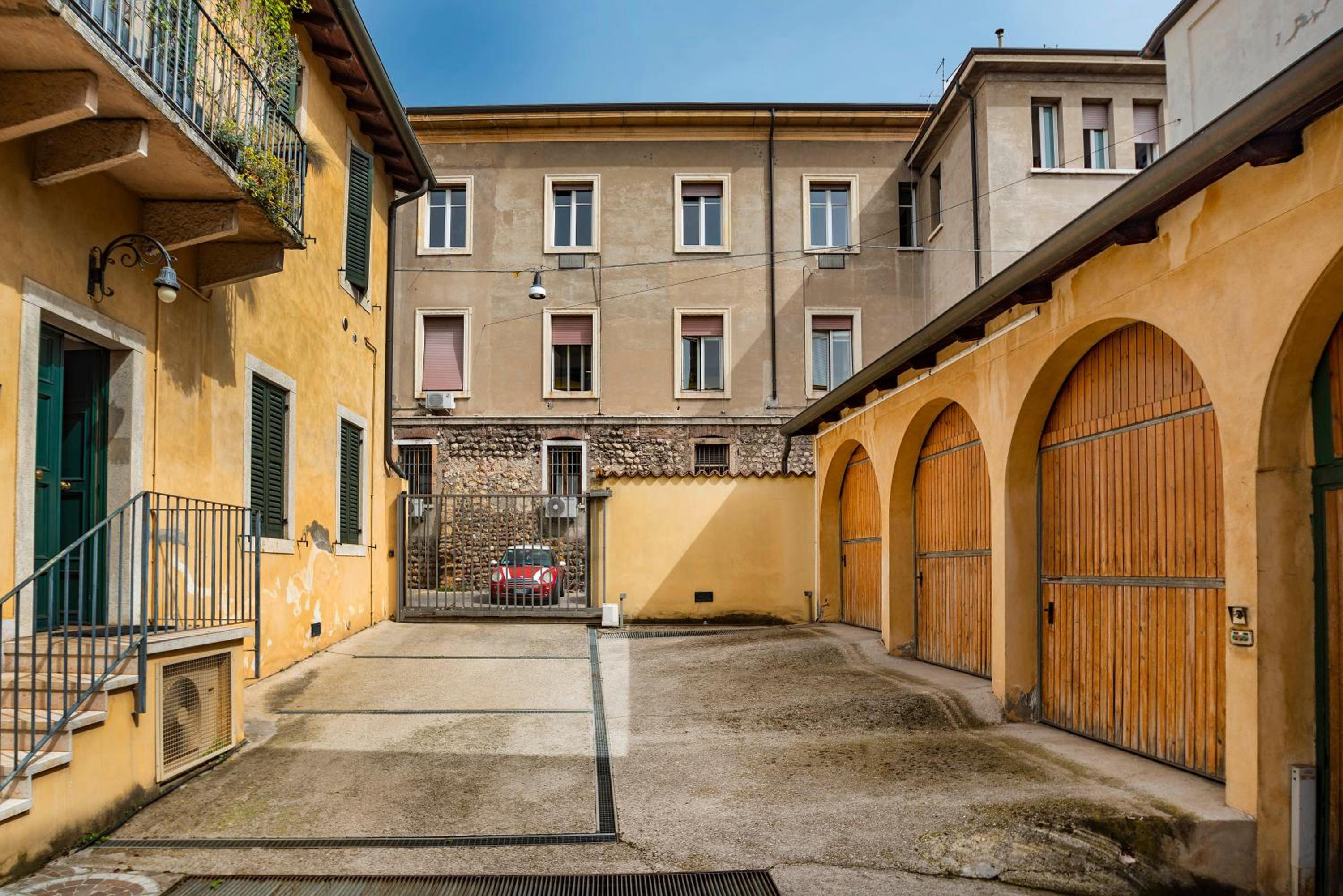 Italianflat - Verona Arches Studio Flat view 4