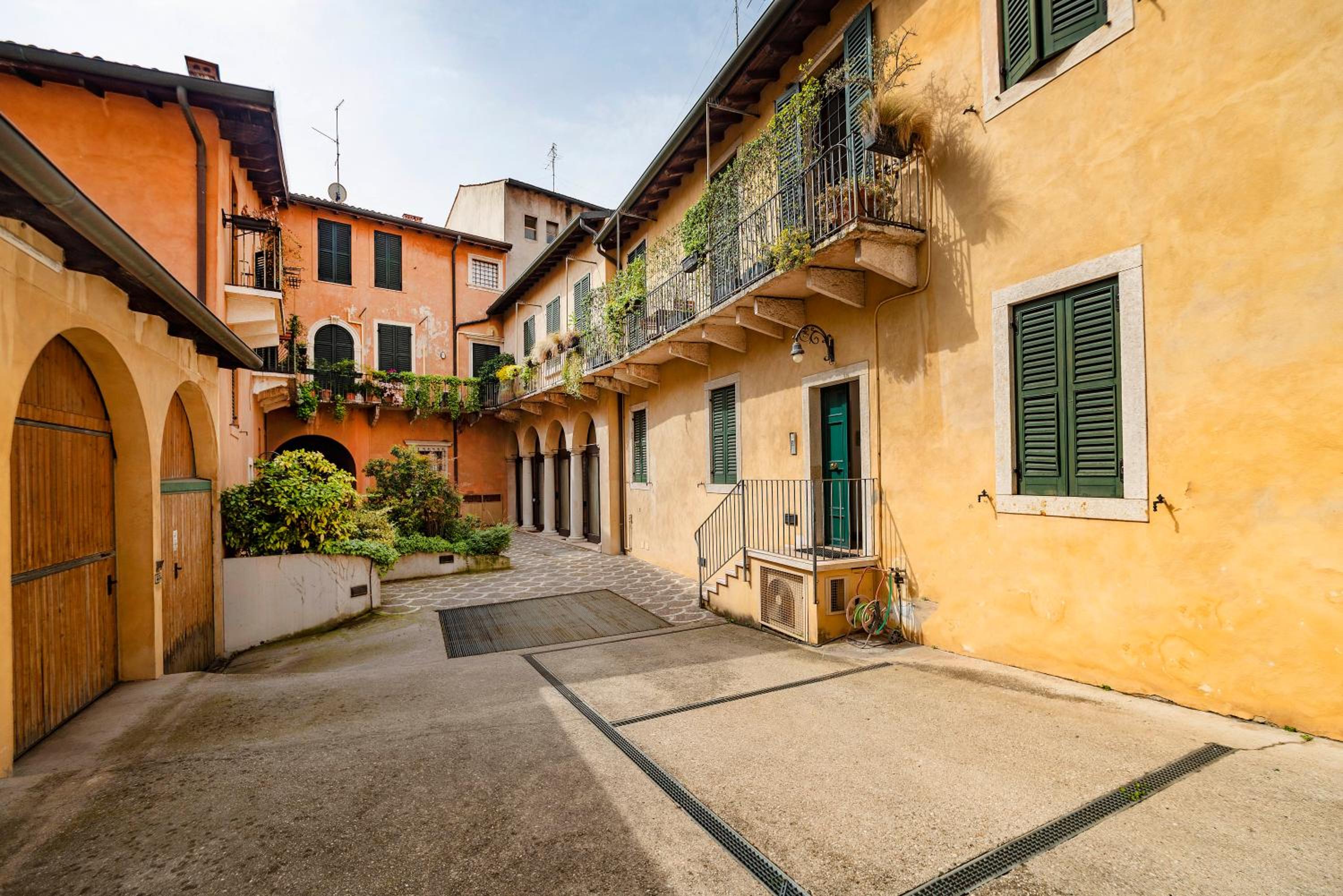 Italianflat - Verona Arches Studio Flat view 5