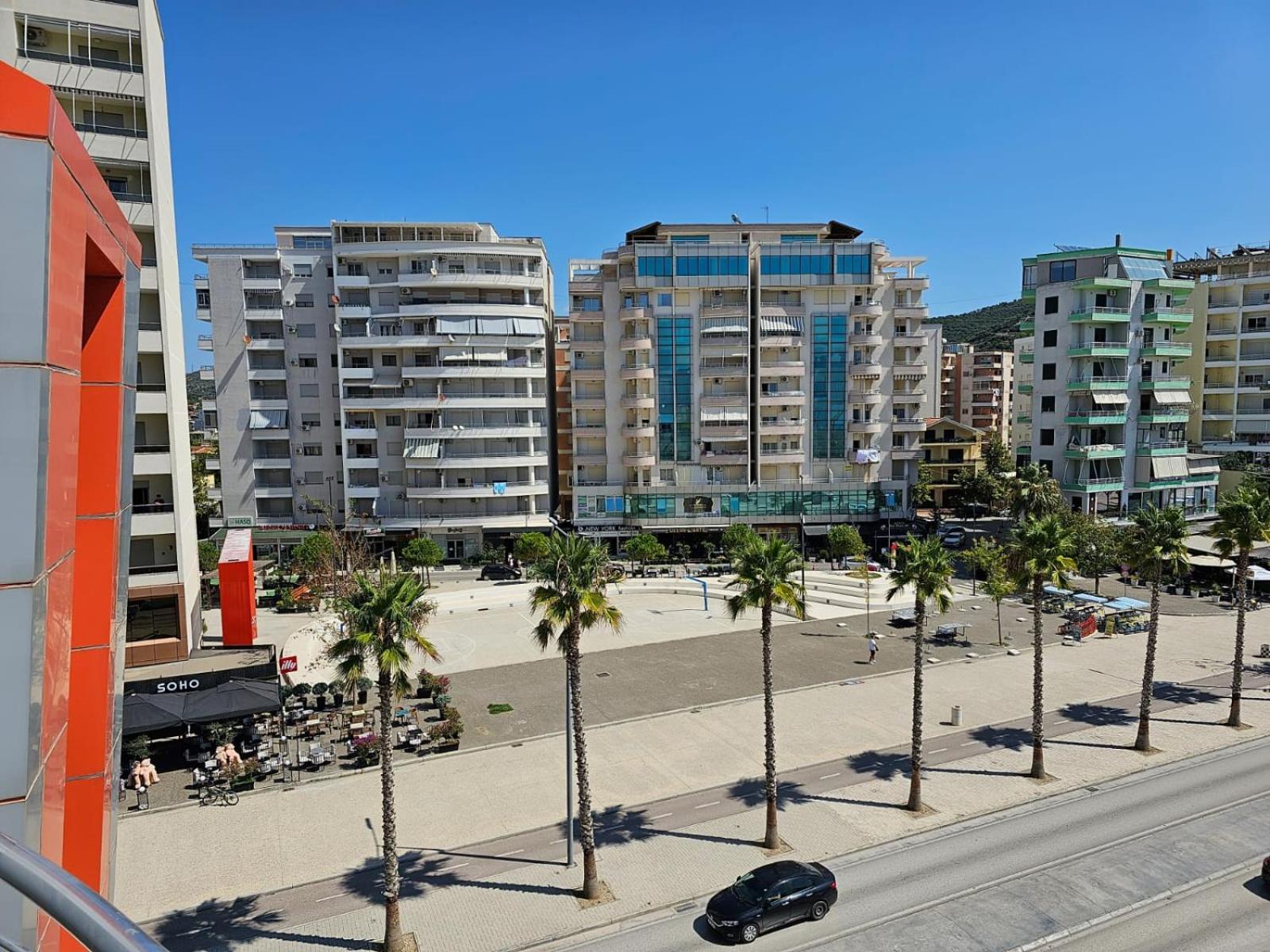 Holiday 2-Bed Apartment SeaView