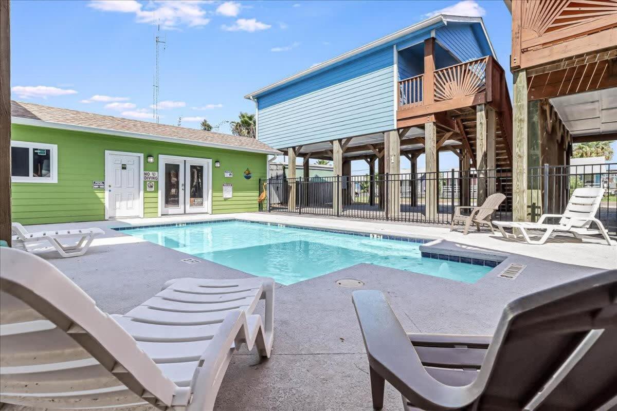 Mermaid Cottage (Anchor Courts #4) view 5