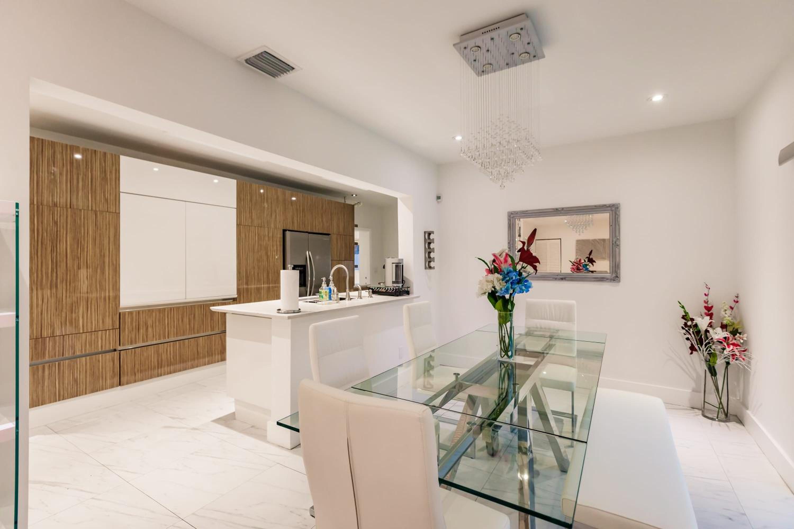 Uhost AI - 5BR Miami Home - Pool & Hot Tub