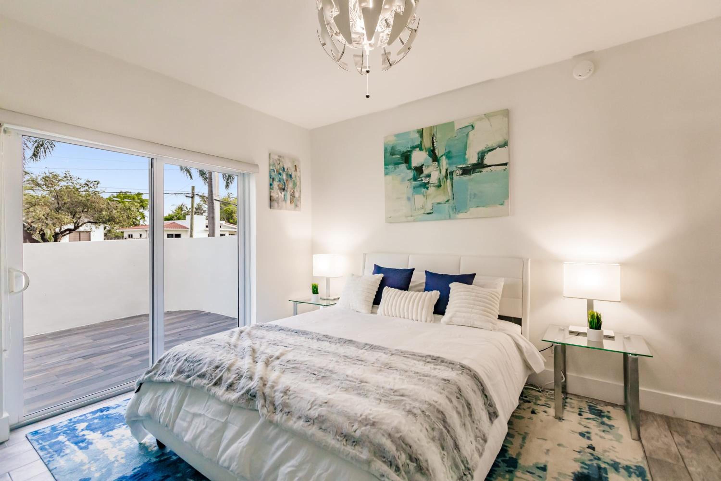 Uhost AI - 5BR Miami Home - Pool & Hot Tub