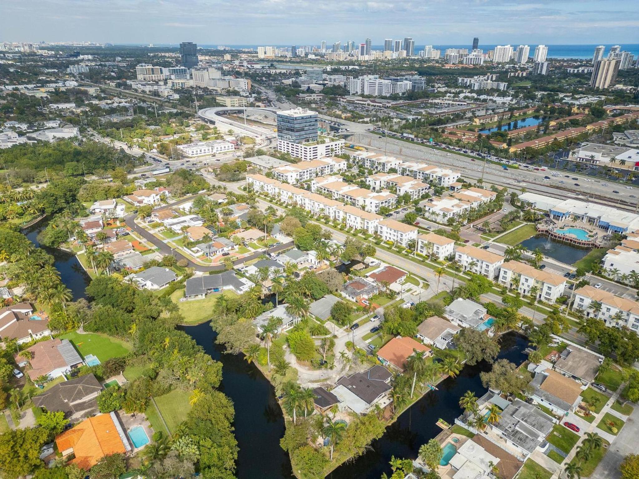 Uhost AI - 5BR Miami Home - Pool & Hot Tub