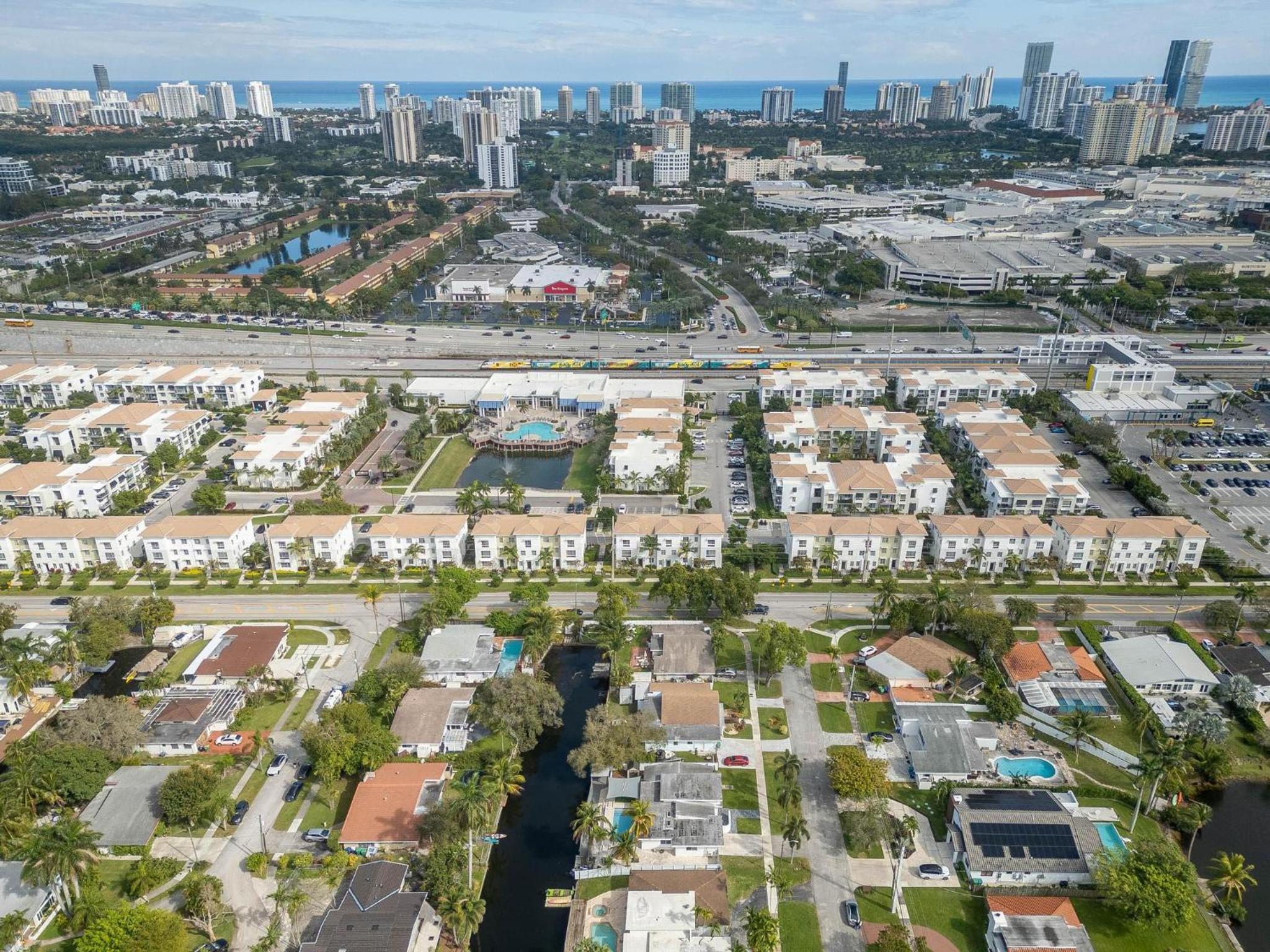 Uhost AI - 5BR Miami Home - Pool & Hot Tub