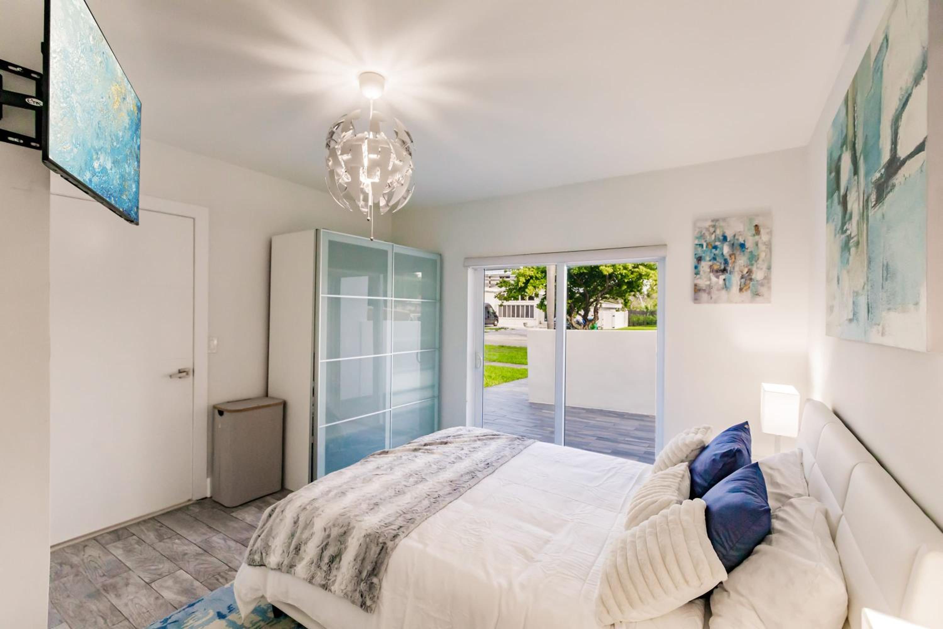 Uhost AI - 5BR Miami Home - Pool & Hot Tub
