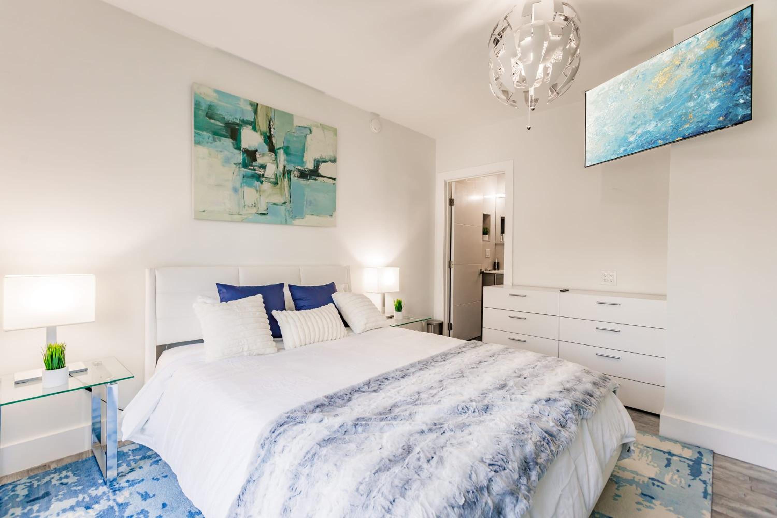 Uhost AI - 5BR Miami Home - Pool & Hot Tub