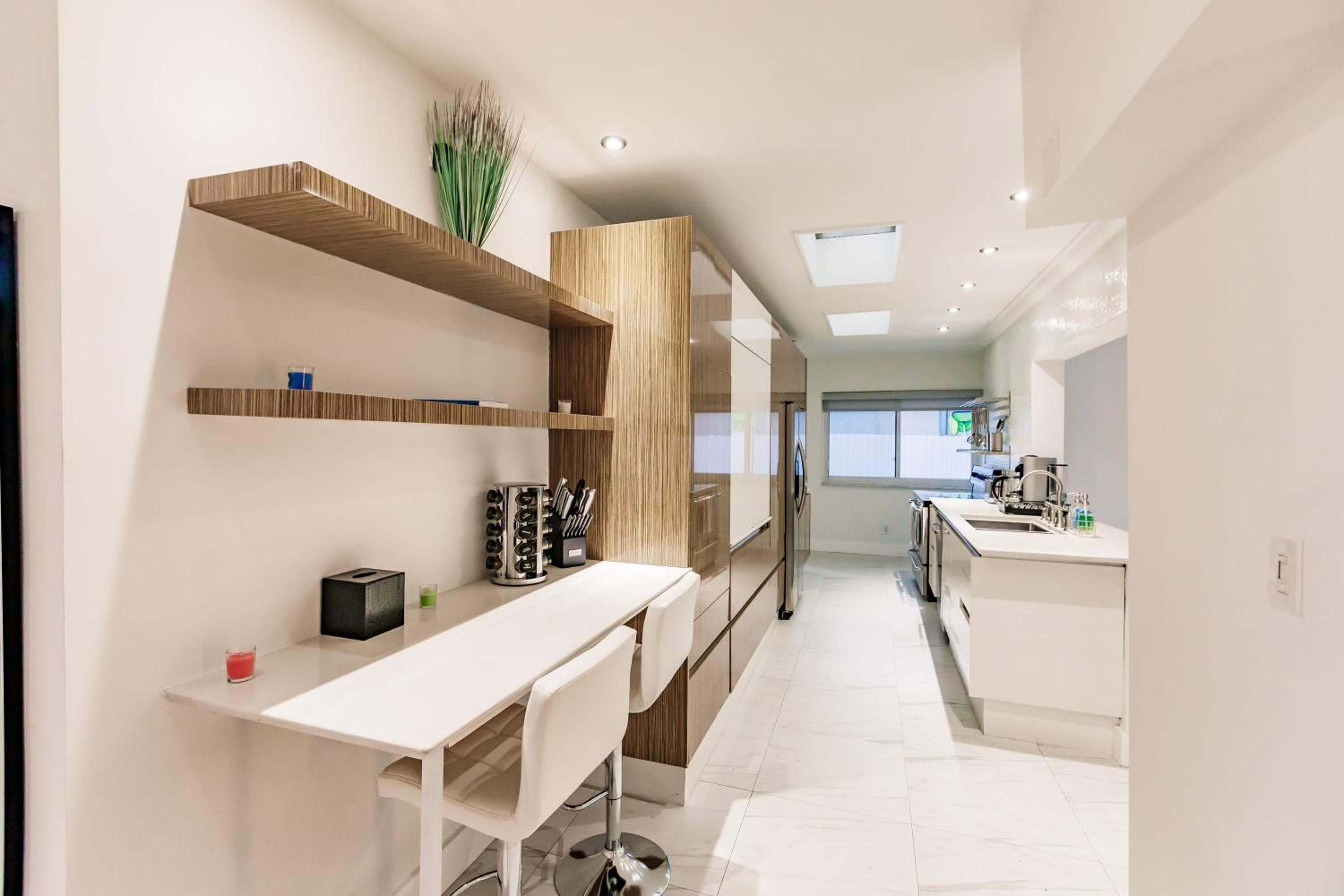 Uhost AI - 5BR Miami Home - Pool & Hot Tub