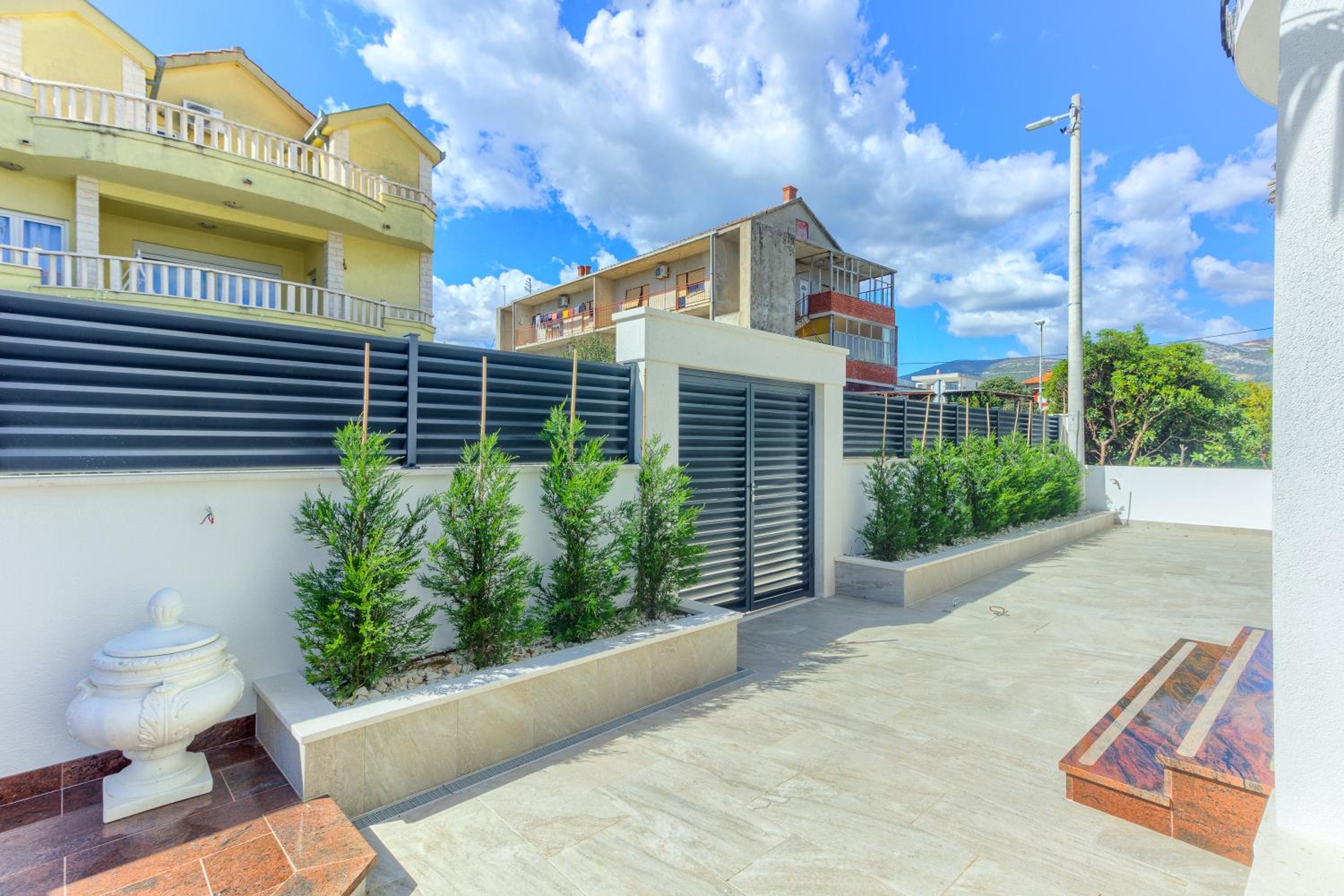VILLA DANICA with heated pool and jacuzzi view 4