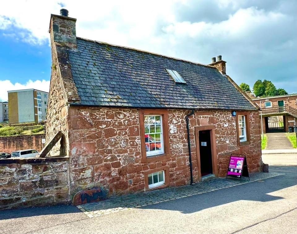 Stunning Period Townhouse with Garden, Walking Distance to Town, photo 48
