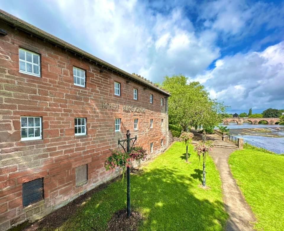Stunning Period Townhouse with Garden, Walking Distance to Town, photo 47