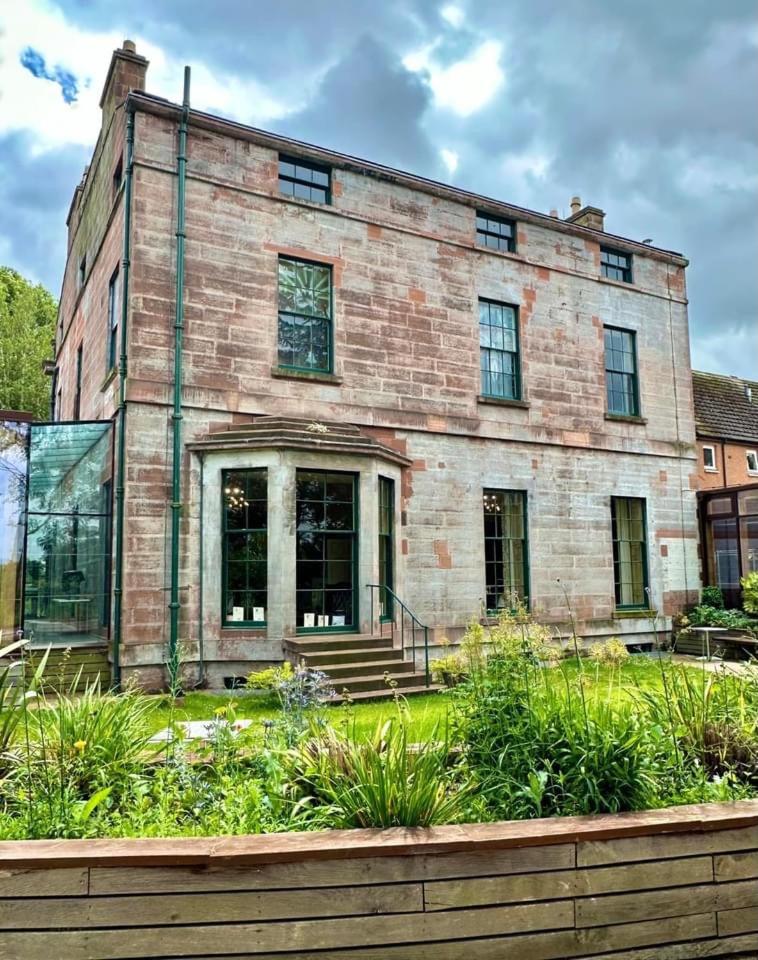 Stunning Period Townhouse with Garden, Walking Distance to Town, photo 60