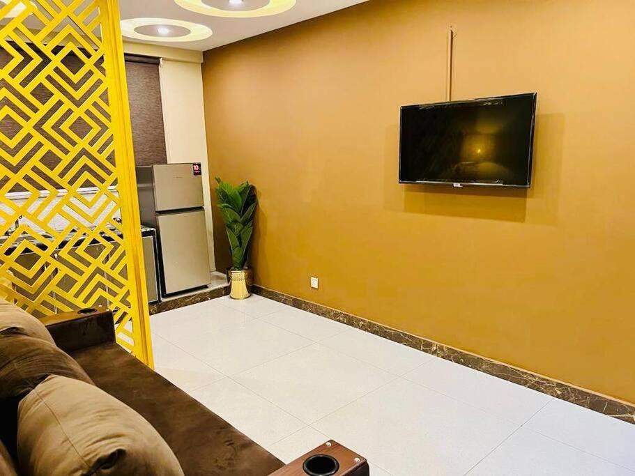 Bahria Town Lahore - NEXT INN Two Bedroom condo with free parking 203 view 5
