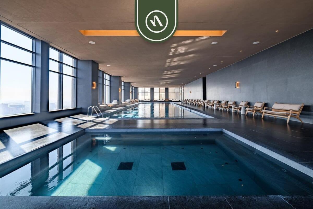 Luxury 2 BR Condo in Reforma - Skyline View - Pool photo 4