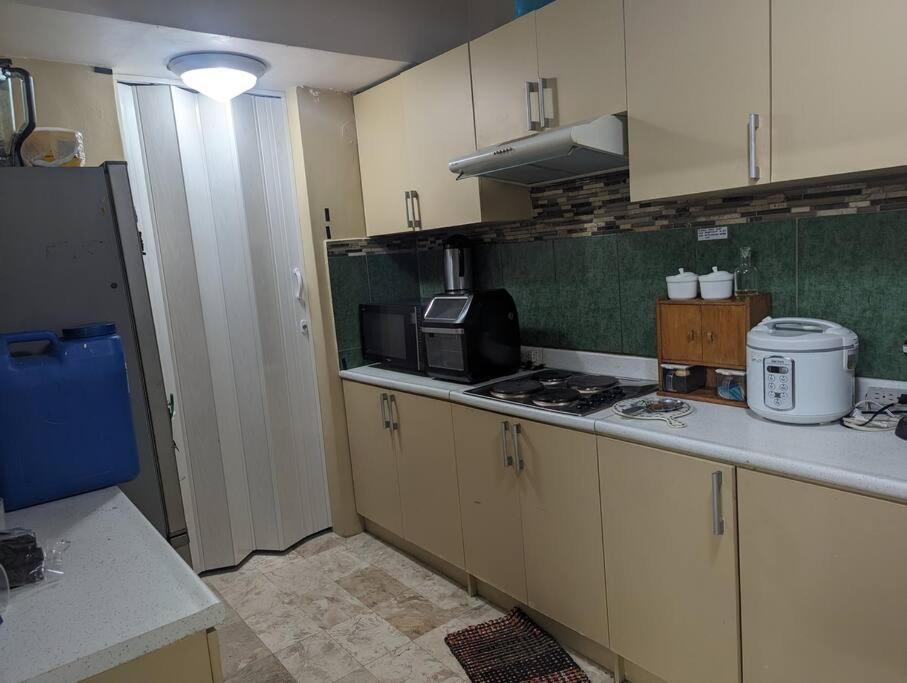 Spacious unit to stay in view 4